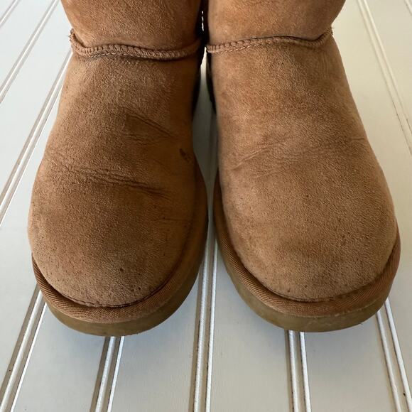 UGG Australia size 8 Camel Tone Suede Classic short Boots size 8 - Picture 2 of 16